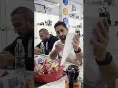 Müşteriler ziyaret ediyor.